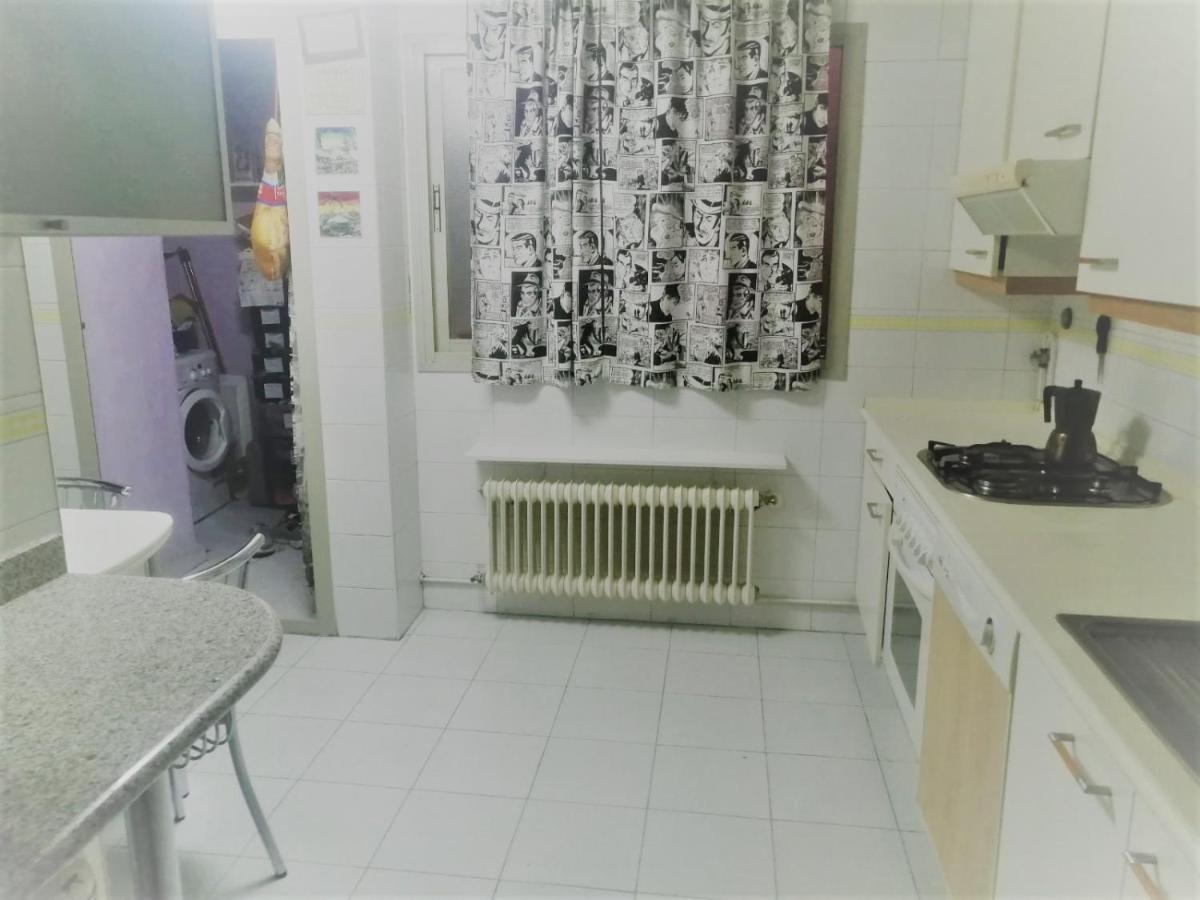 Habitacion Caja Magica Madrid Bagian luar foto