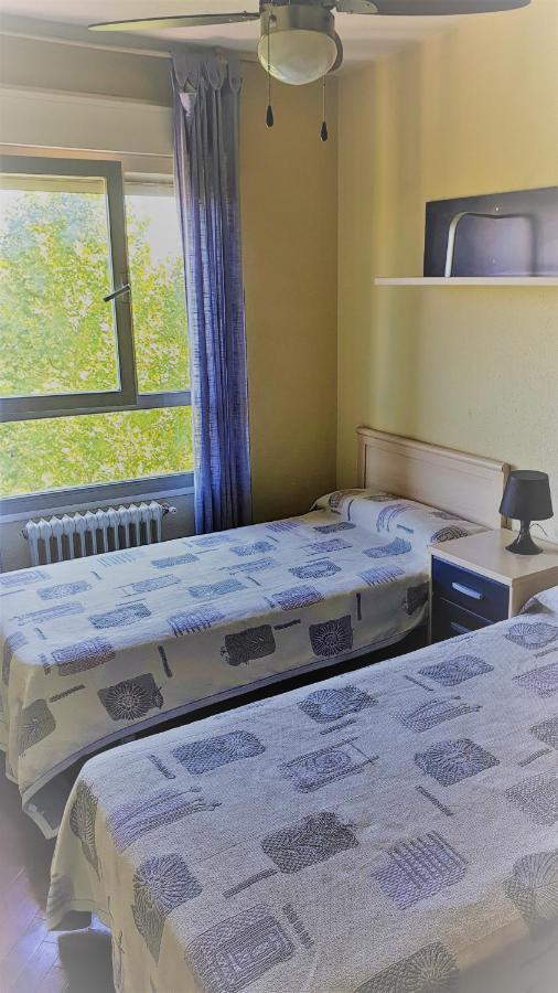 Habitacion Caja Magica Madrid Bagian luar foto